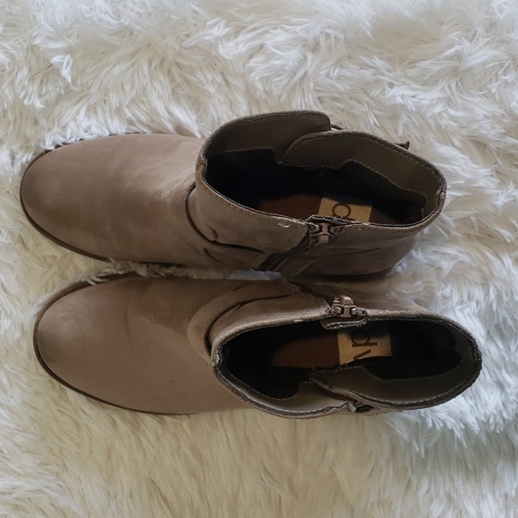 DV Dolce Vita Ankle boots, Strappy, Tan Color, Womens Size 6 - Picture 4 of 7